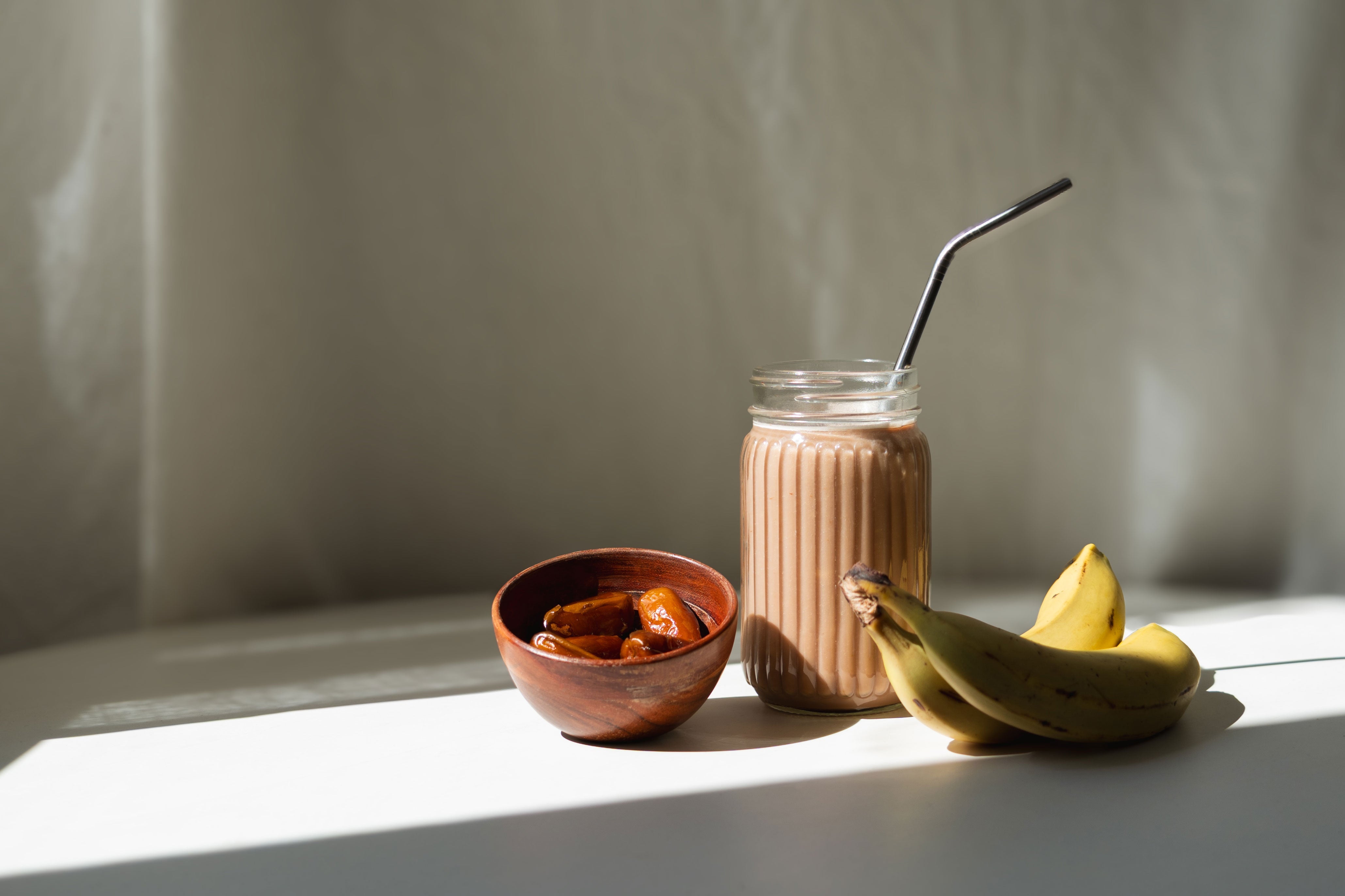 Bananen-Dattel-Kakao mit Hafermilch und Moruga 100% Kakao